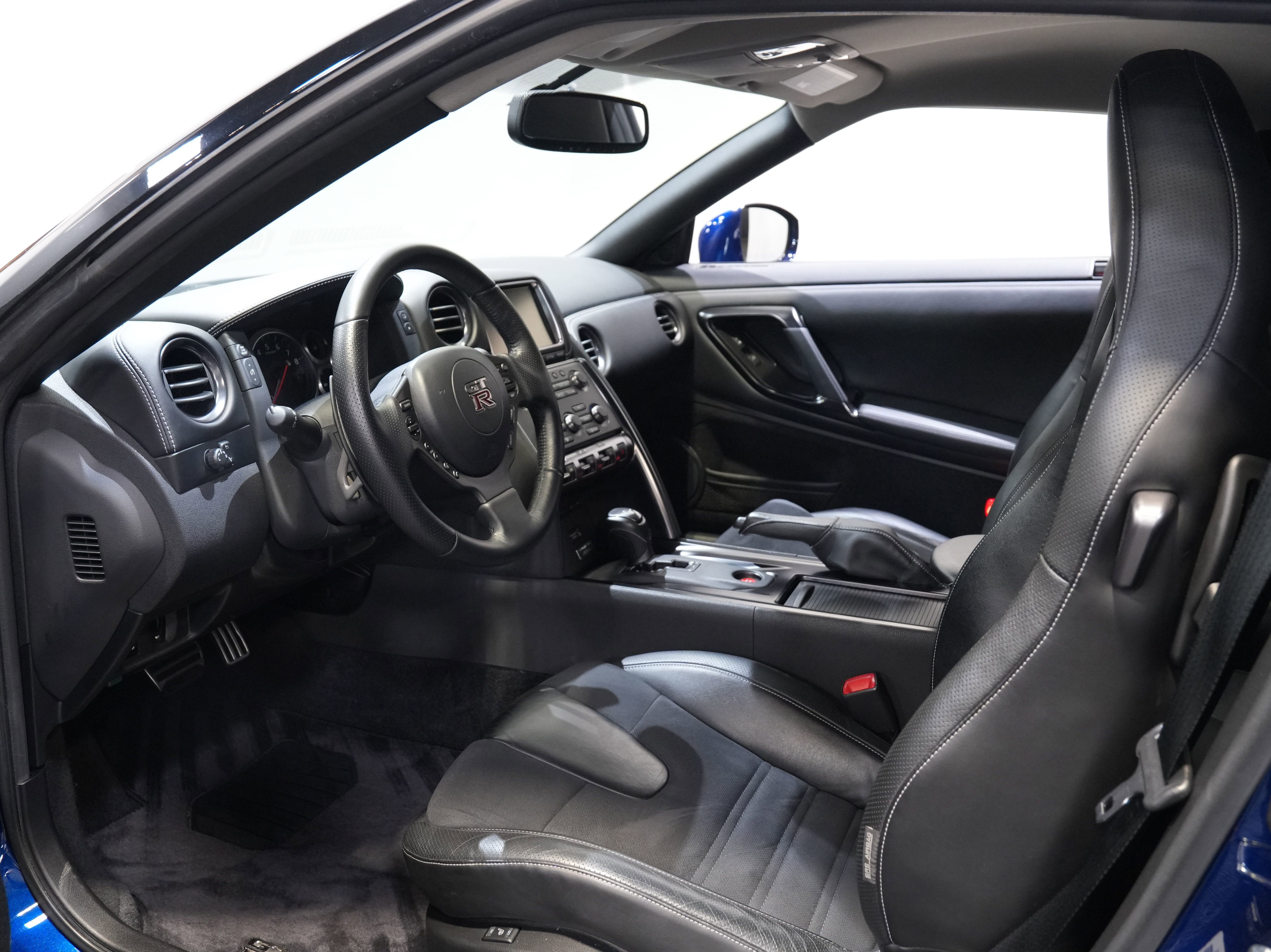 Used 2014 Nissan GT-R Premium AWD/4WD image 32