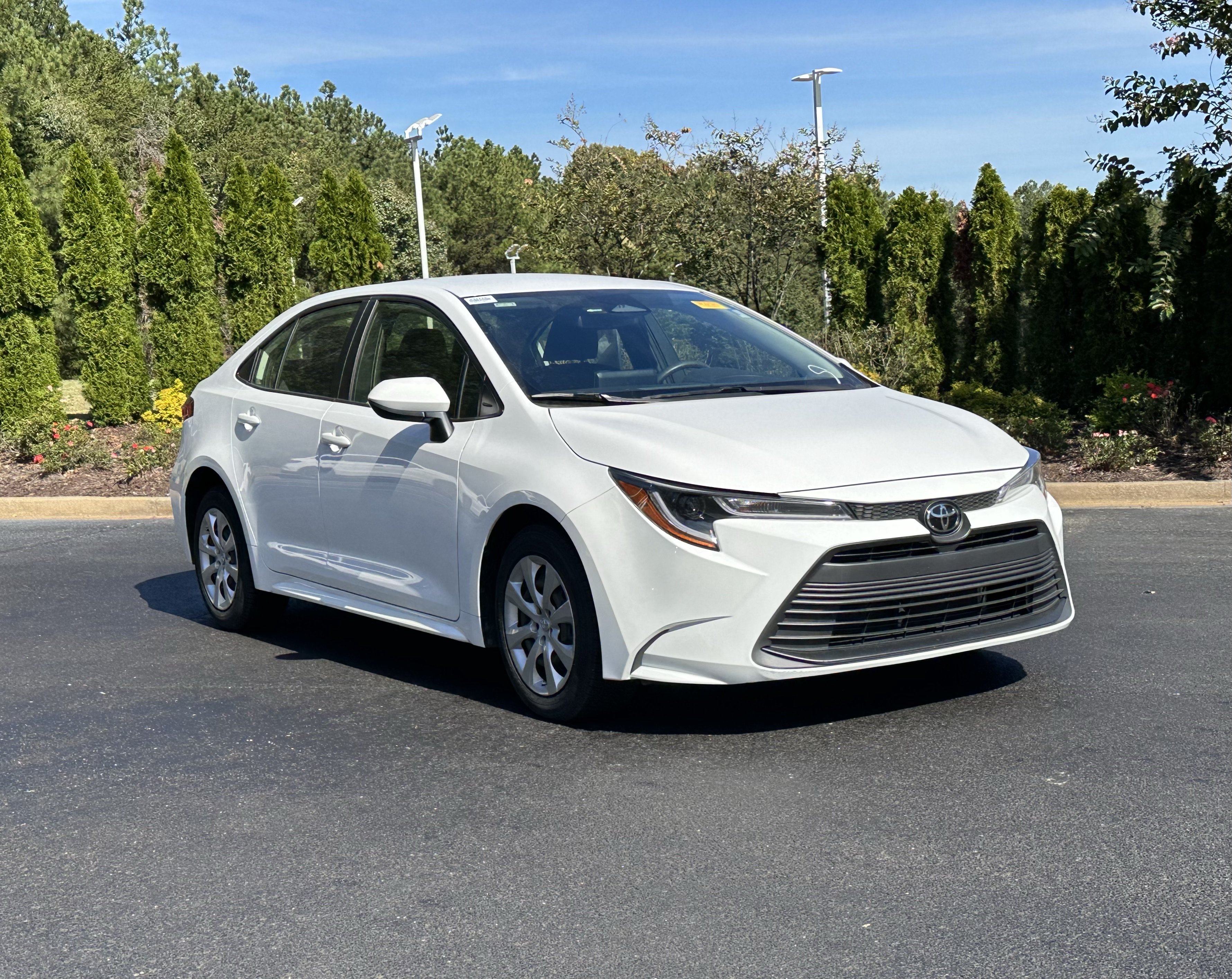 Used 2023 Toyota Corolla LE FWD image 2