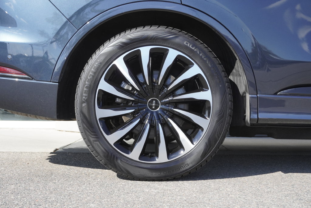 Used 2020 Lincoln Aviator Black Label Grand Touring w/ Class IV Trailer Tow Package AWD/4WD image 34