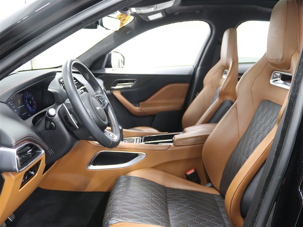 Used 2020 Jaguar F-PACE SVR image 10