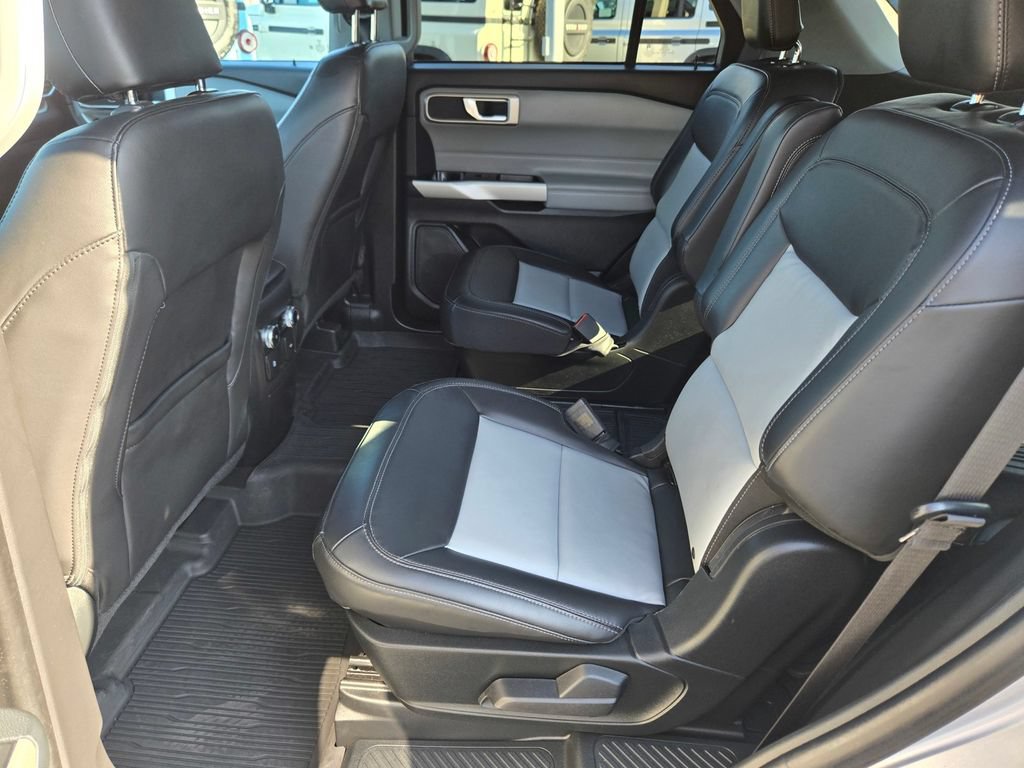 Used 2023 Ford Explorer XLT w/ Equipment Group 202A AWD/4WD image 15