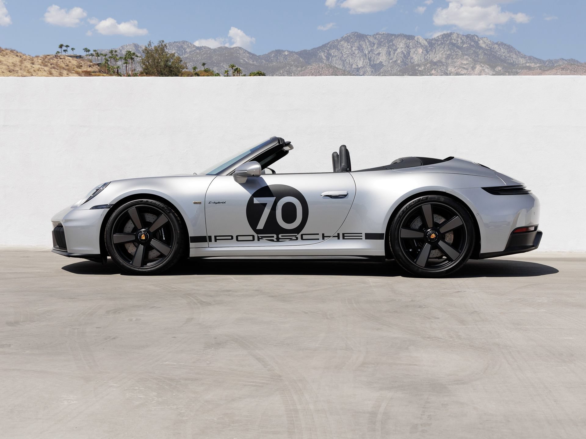 New 2026 Porsche 911 GTS RWD image 2