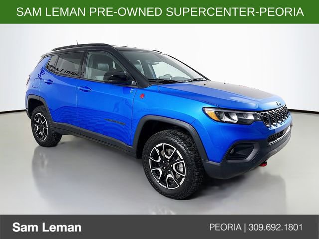 Used 2025 Jeep Compass Trailhawk w/ Trailhawk Convenience Group AWD/4WD image 1
