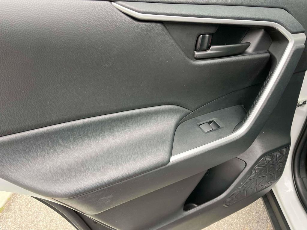 Used 2024 Toyota RAV4 LE image 5