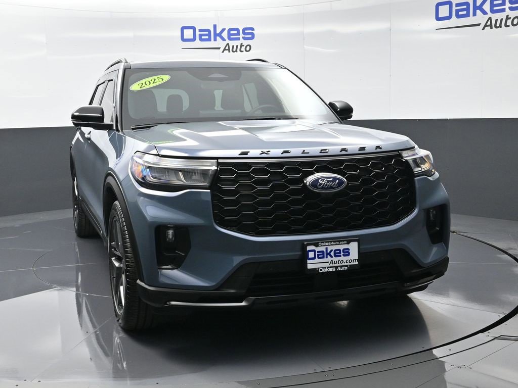 Used 2025 Ford Explorer ST w/ Sun And Sound Package image 2