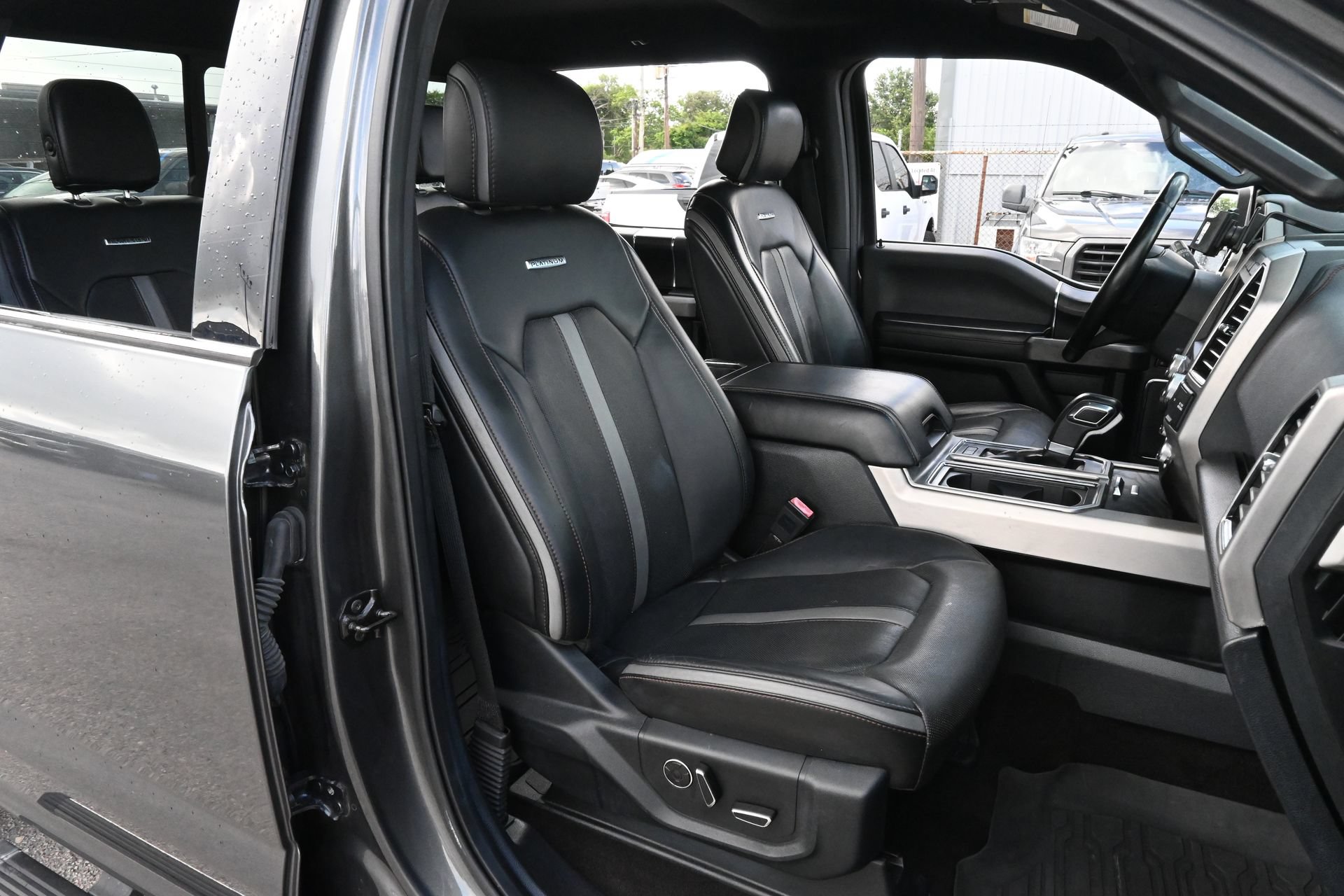 Used 2018 Ford F150 Platinum w/ Equipment Group 701A Luxury AWD/4WD image 24