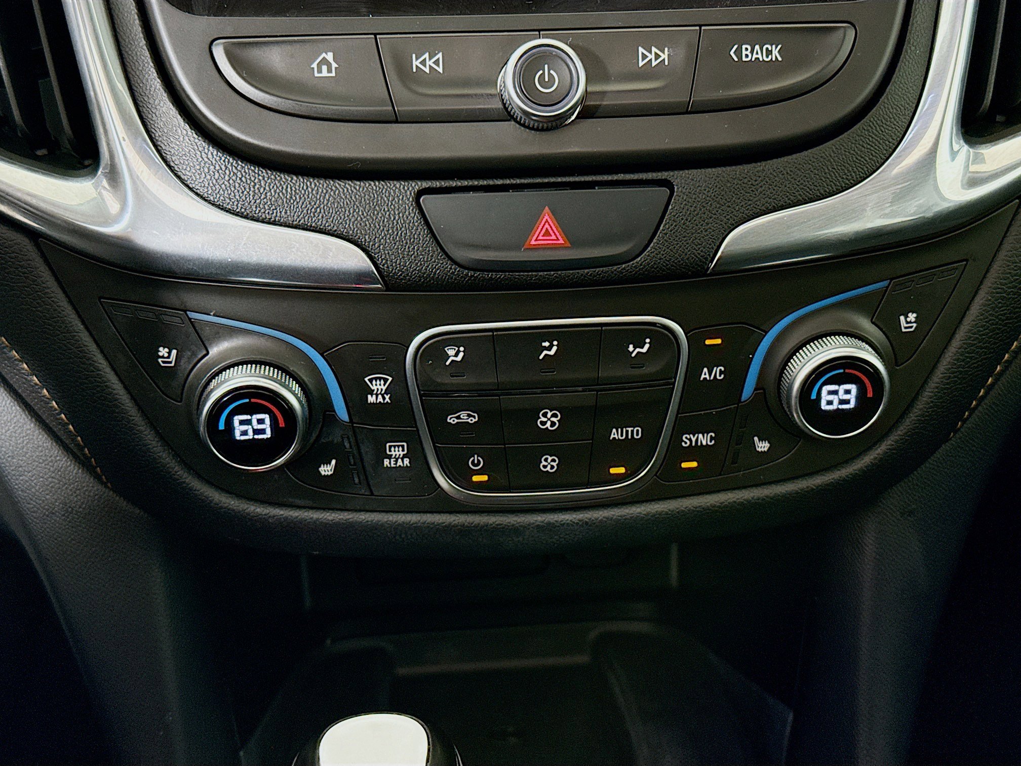 Used 2019 Chevrolet Equinox Premier image 18