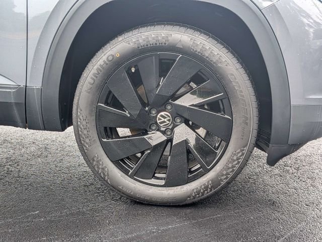 Used 2024 Volkswagen Atlas Cross Sport SE FWD image 13