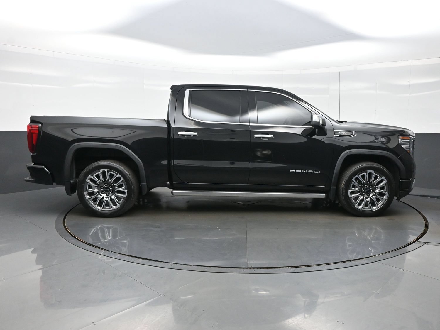 Used 2023 GMC Sierra 1500 Denali Ultimate AWD/4WD image 10
