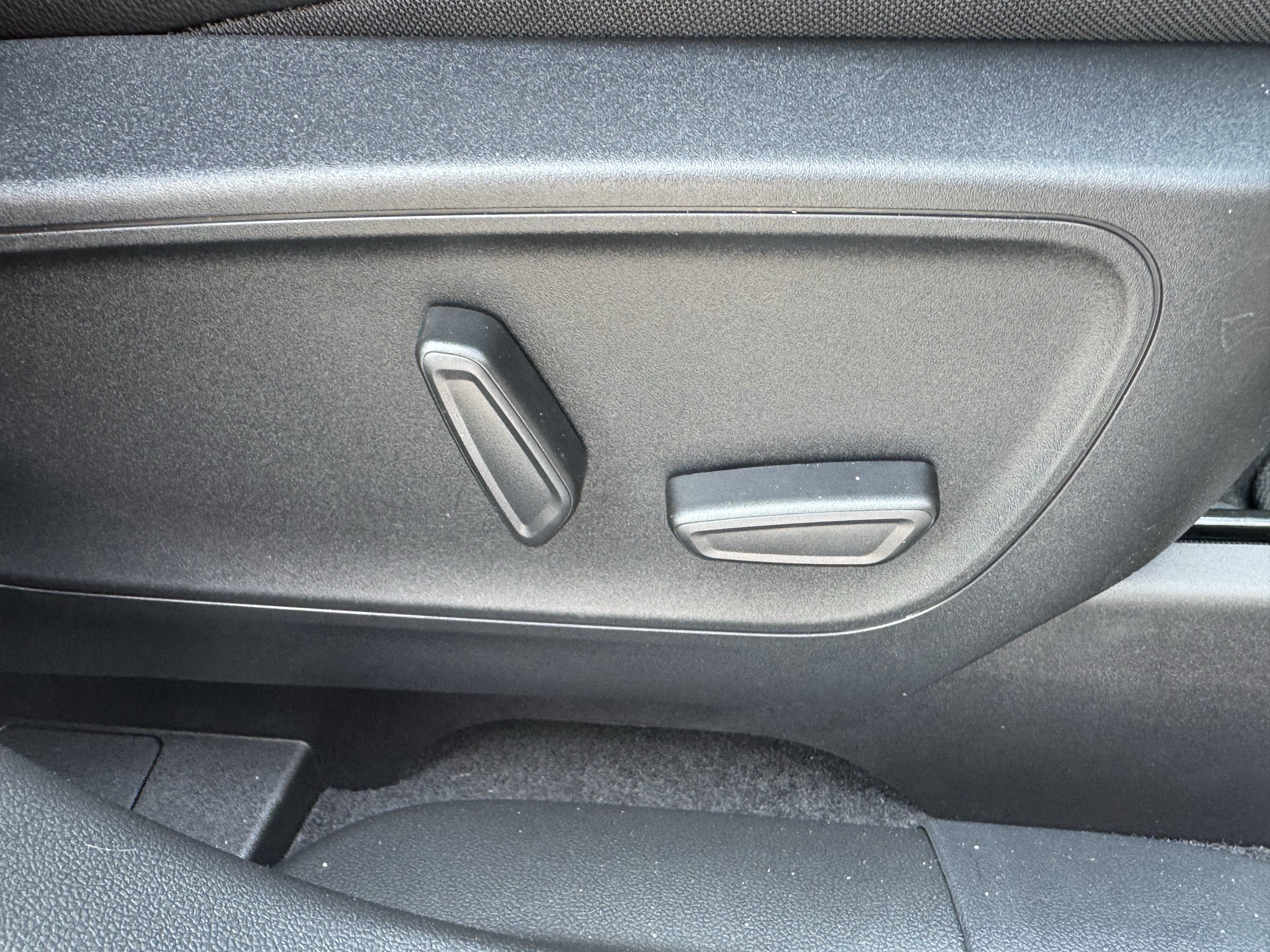 Used 2025 Ford Escape SE w/ PHEV Premium Package FWD image 21
