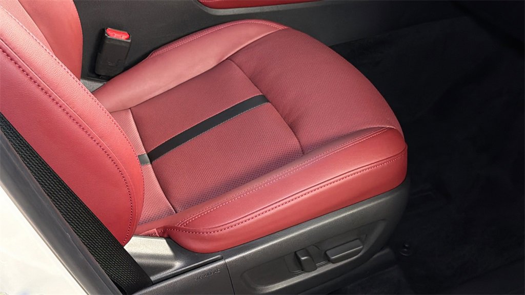 Used 2025 MAZDA CX-70 Plug-In Hybrid w/ Premium Plus image 11