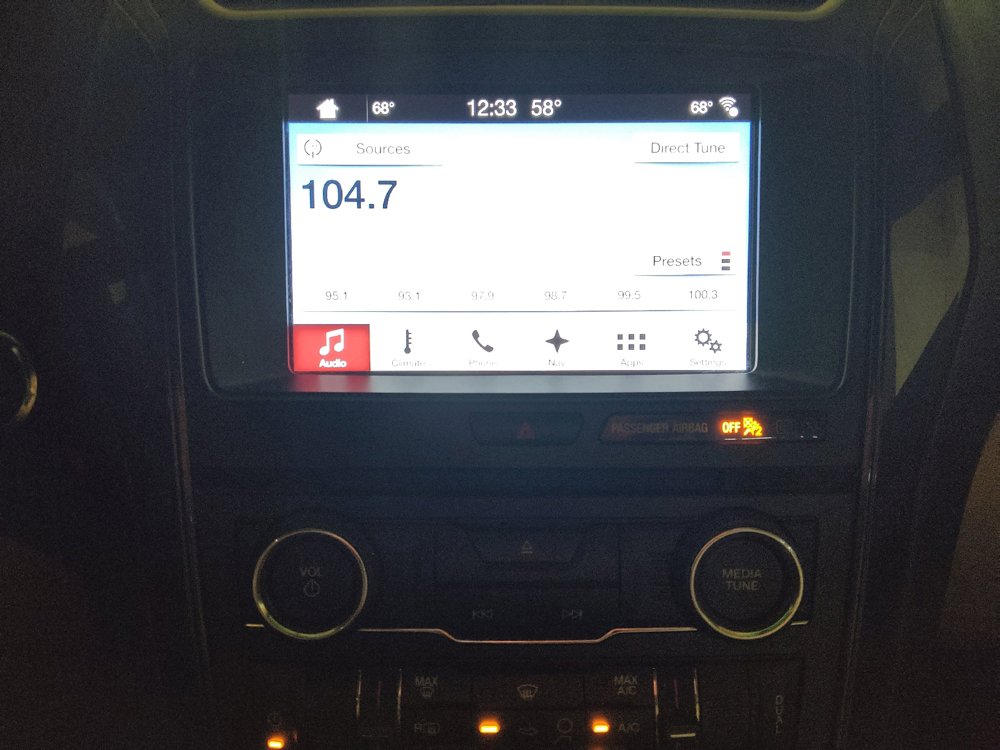 Used 2017 Ford Explorer XLT w/ Equipment Group 201A FWD image 25