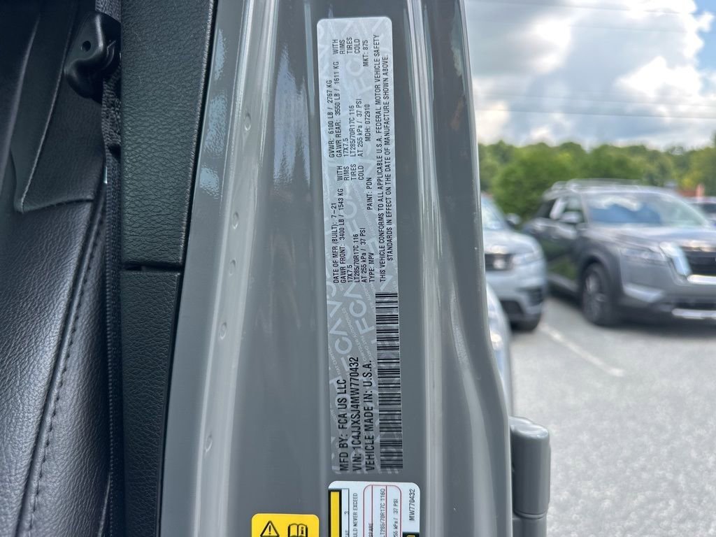 Used 2021 Jeep Wrangler Unlimited Rubicon w/ Dual Top Group image 35