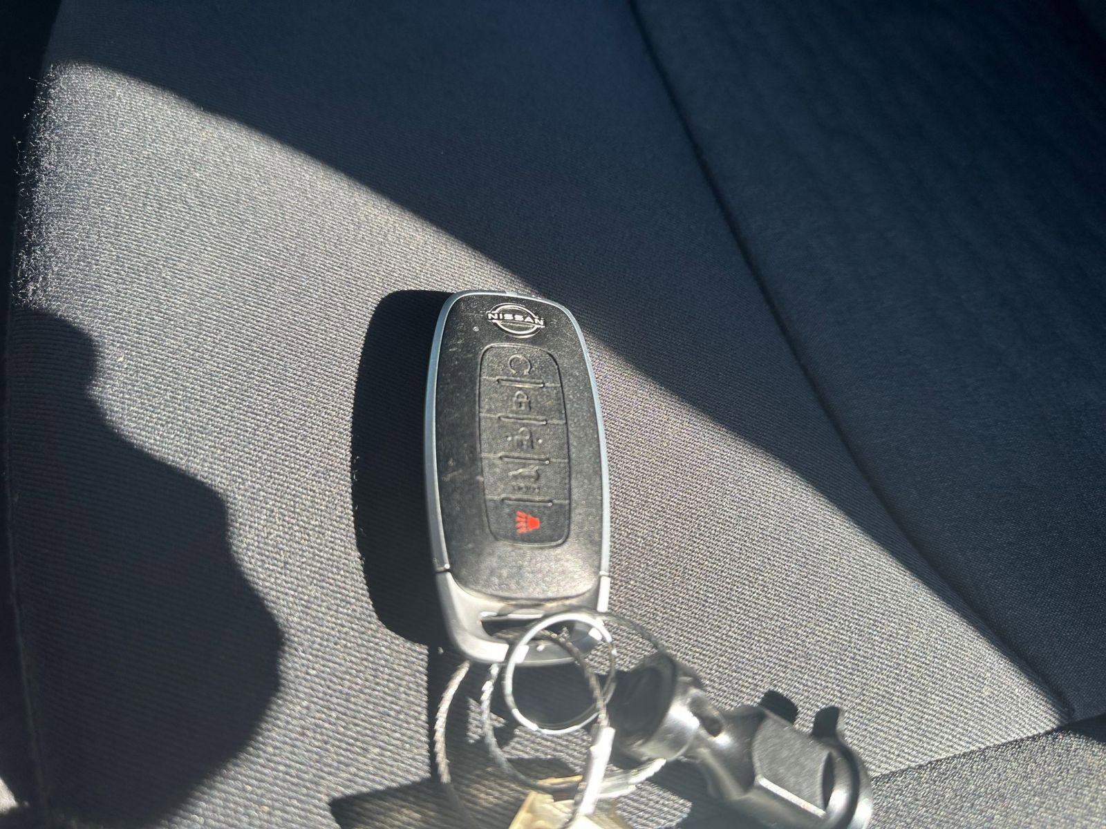 Used 2025 Nissan Pathfinder SV image 27