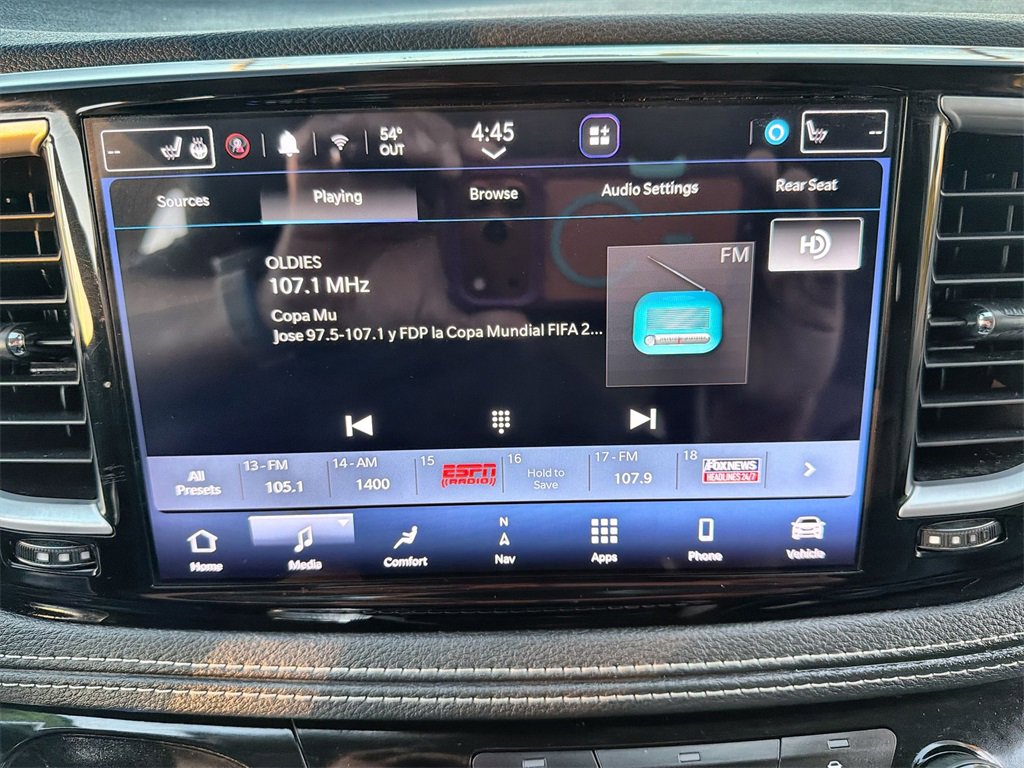 Used 2023 Chrysler Pacifica Limited w/ Uconnect Theater Family Group image 12