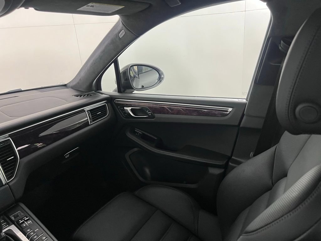Certified 2018 Porsche Macan Turbo AWD/4WD image 29