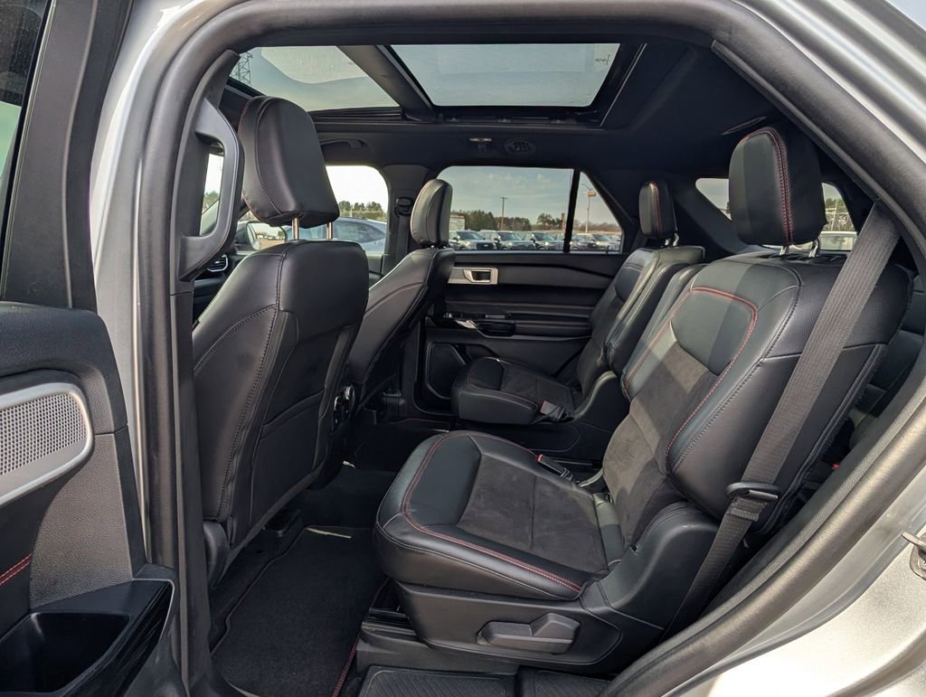 Certified 2023 Ford Explorer ST-Line w/ Class IV Trailer Tow Package image 11