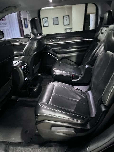 Used 2021 Jeep Grand Cherokee L Limited AWD/4WD image 14