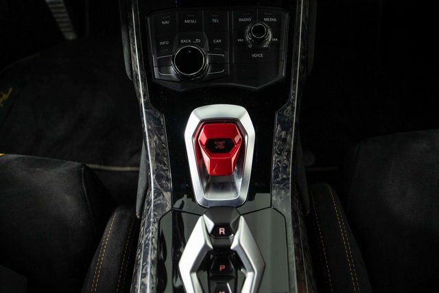 Used 2018 Lamborghini Huracan Performante image 20