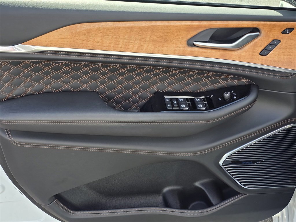 Used 2023 Jeep Grand Cherokee Summit image 15