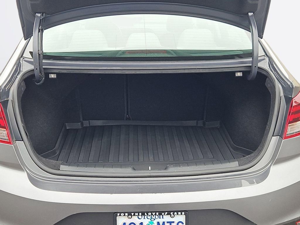 Used 2019 Hyundai Elantra SE FWD image 24