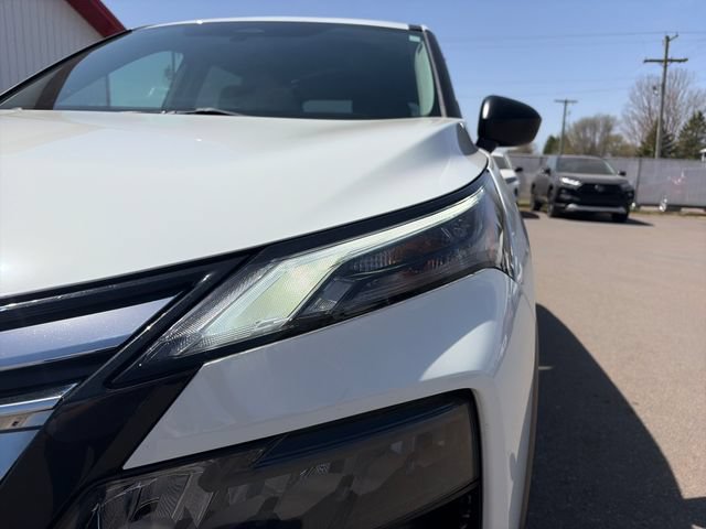 Used 2024 Nissan Rogue S AWD/4WD image 17