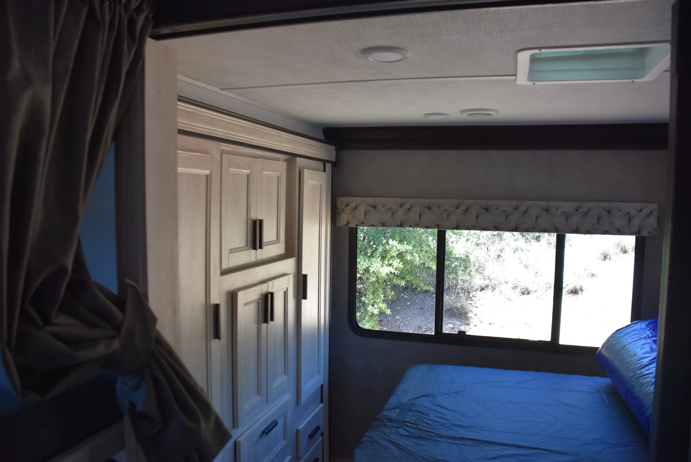 Used 2022 Ford E-450 and Econoline 450 Super Duty w/ Motorhome Prep Package RWD image 24