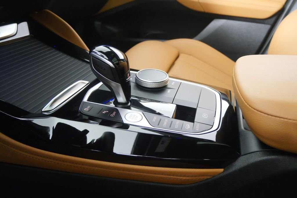 Certified 2025 BMW X4 xDrive30i image 24