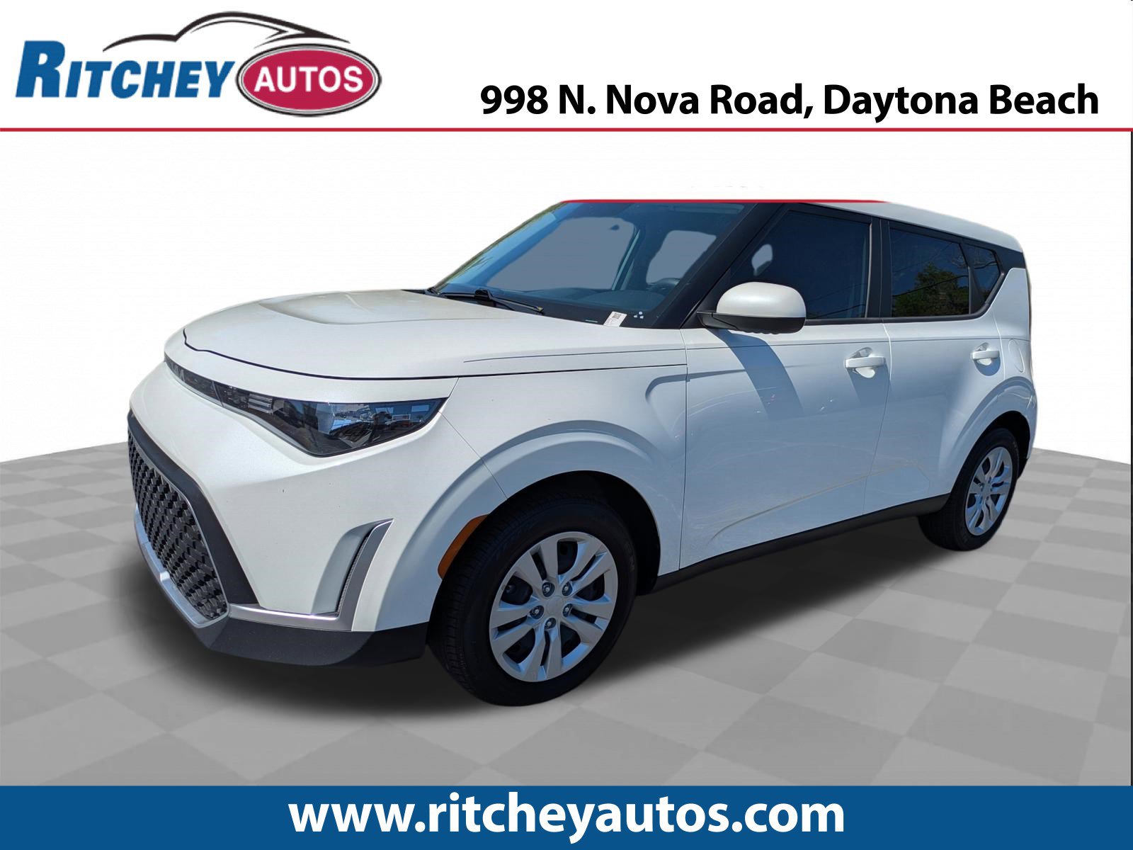 Used 2024 Kia Soul LX image 1