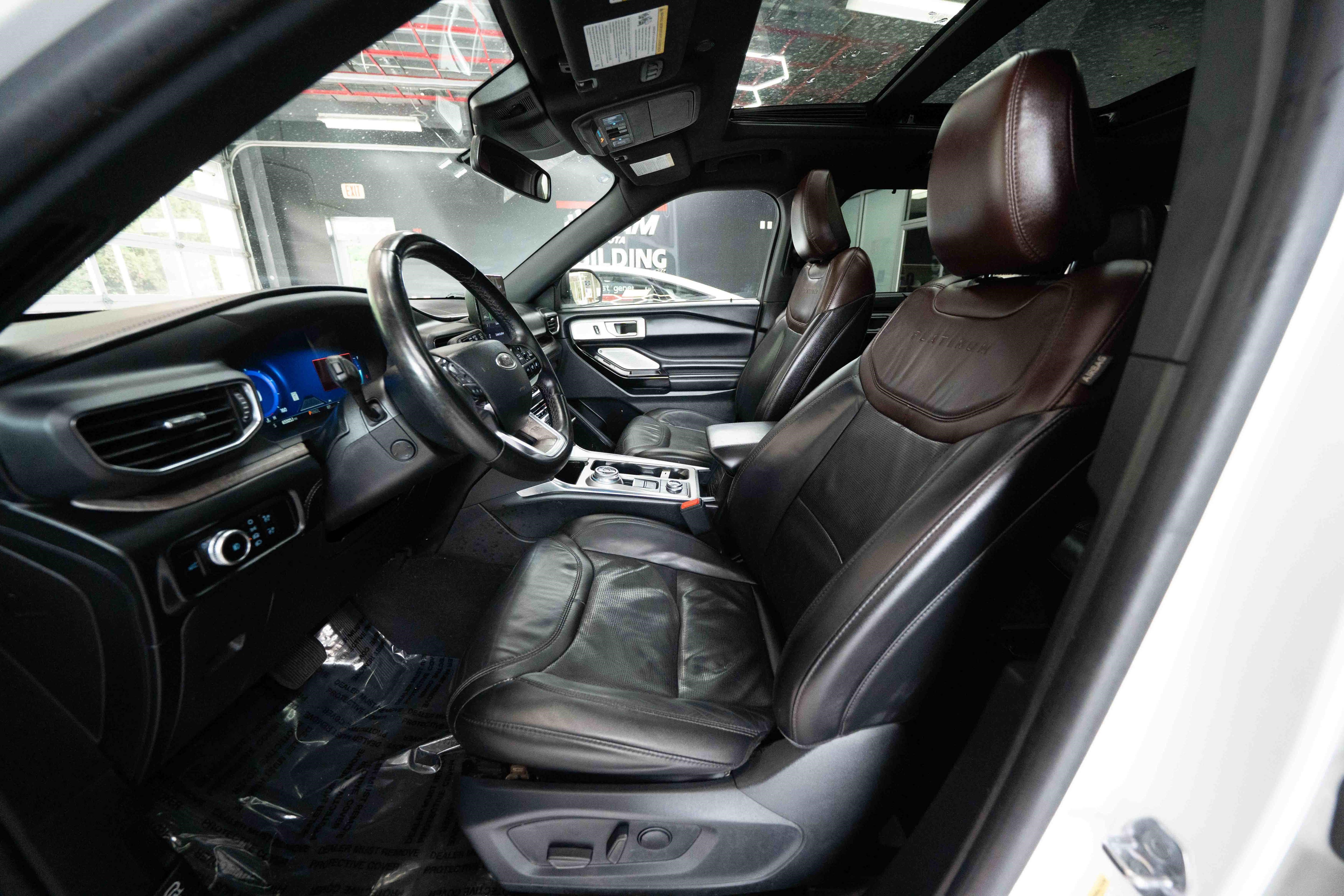 Used 2023 Ford Explorer Platinum w/ Technology Package AWD/4WD image 9