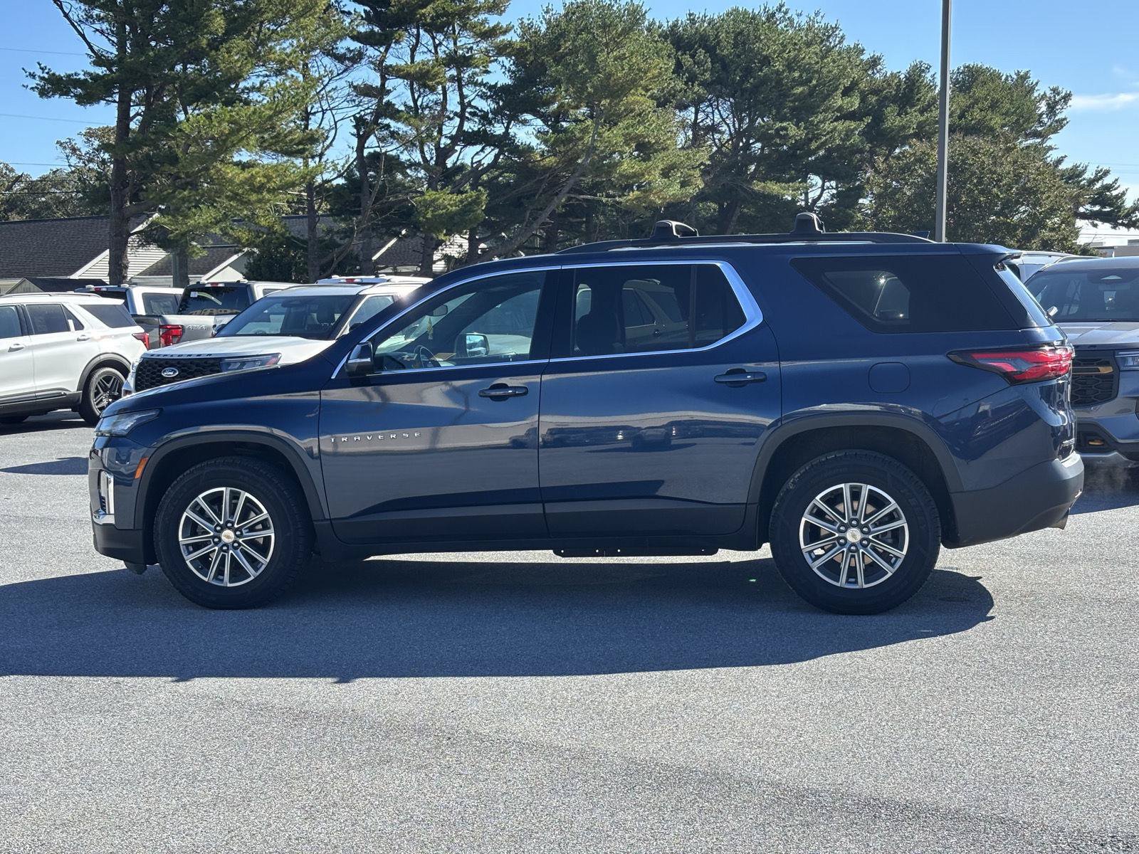 Used 2023 Chevrolet Traverse LT FWD image 5