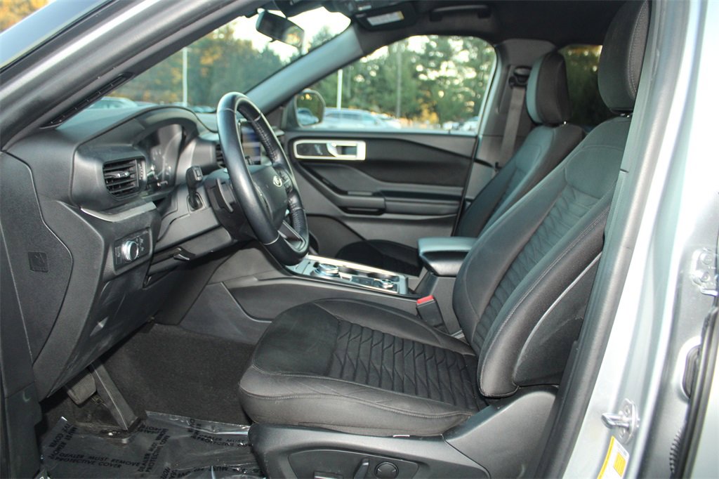 Used 2020 Ford Explorer XLT w/ Comfort Package image 12