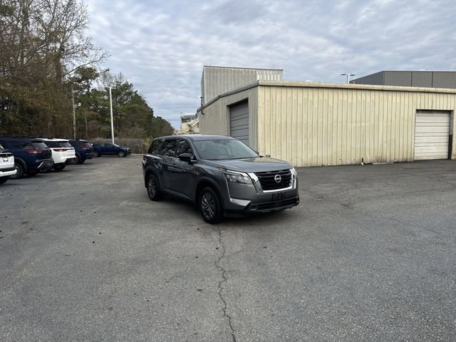 Used 2024 Nissan Pathfinder S image 3