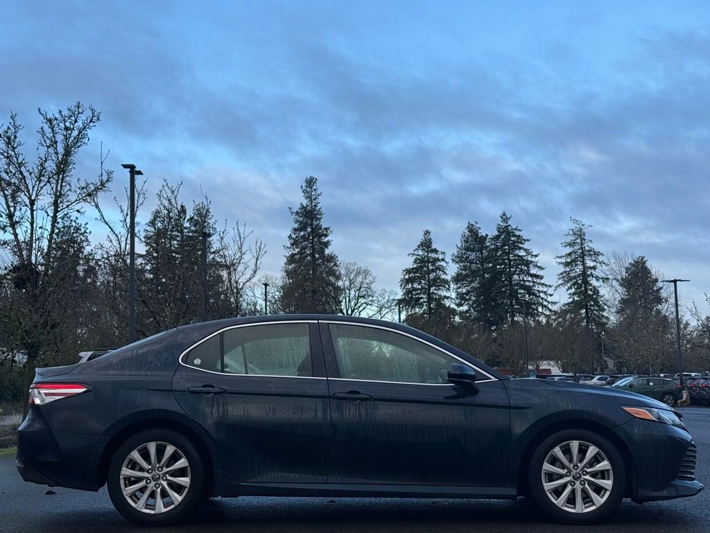 Used 2018 Toyota Camry LE image 6