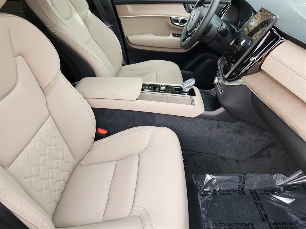 New 2026 Volvo XC90 B6 Plus w/ Protection Package Premier image 18
