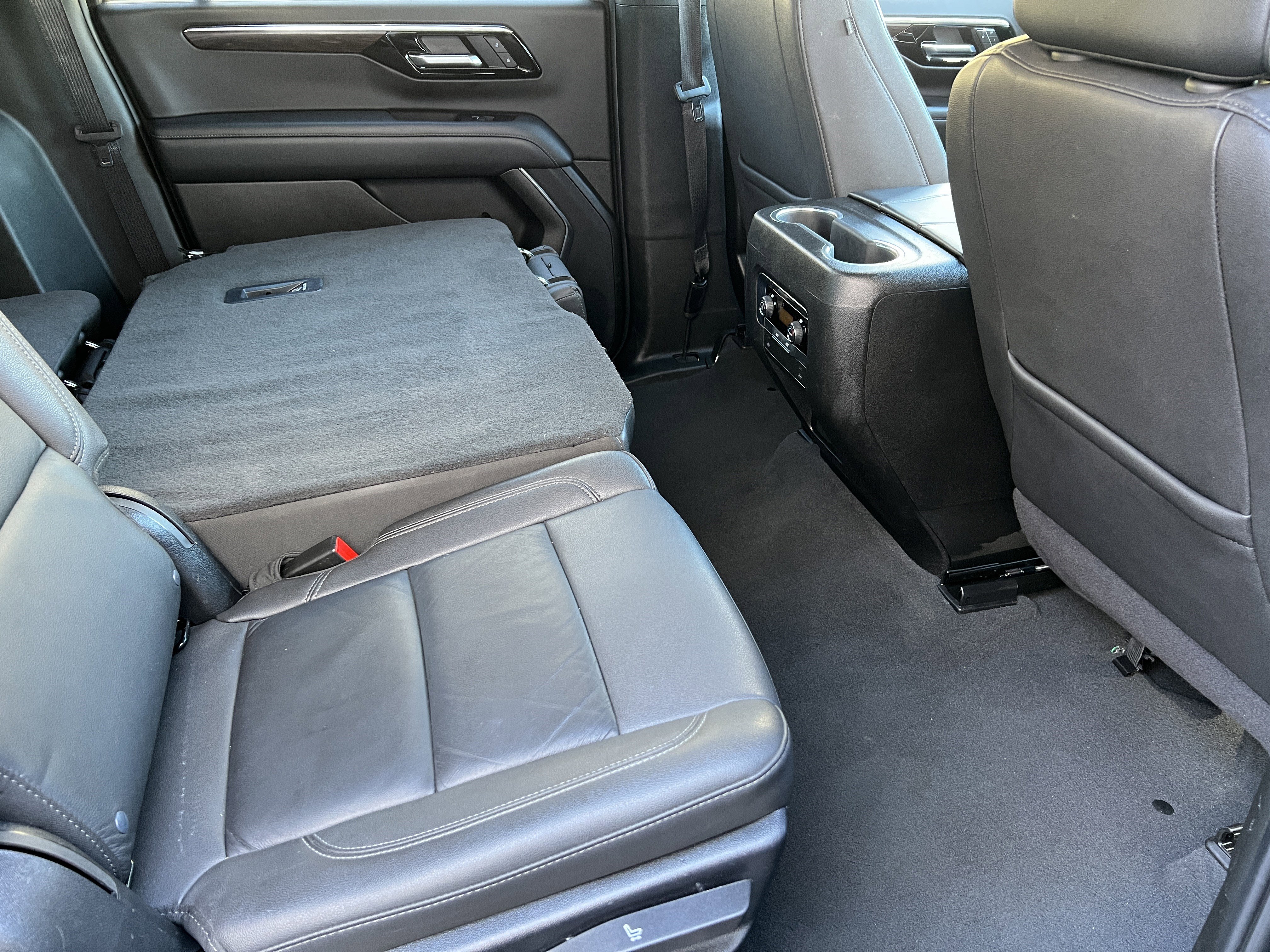 Used 2025 Chevrolet Suburban LT image 23