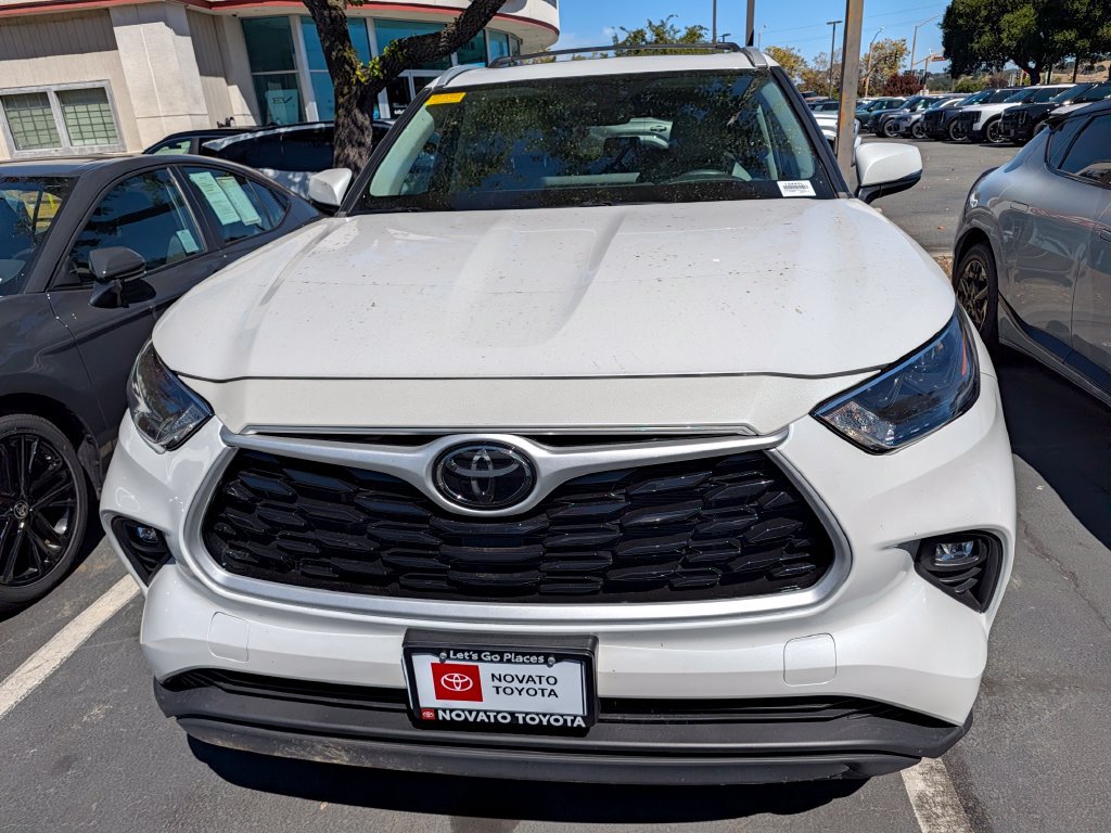 Used 2023 Toyota Highlander XLE AWD/4WD image 6