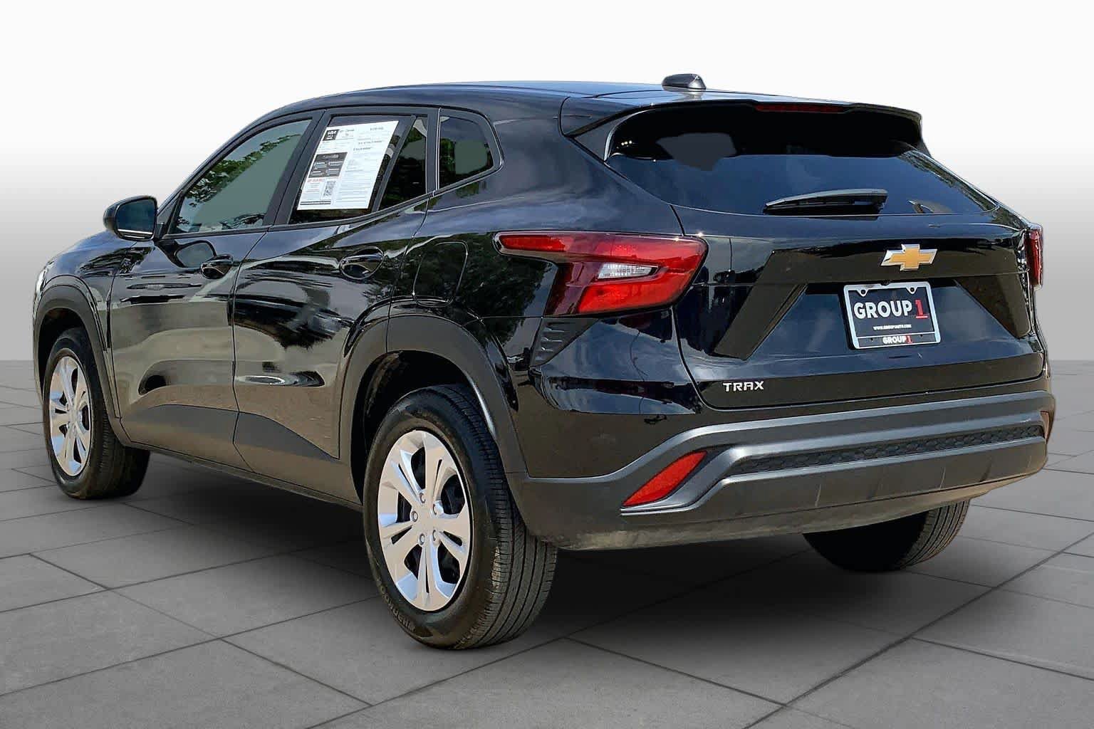 Used 2025 Chevrolet Trax LS FWD image 12