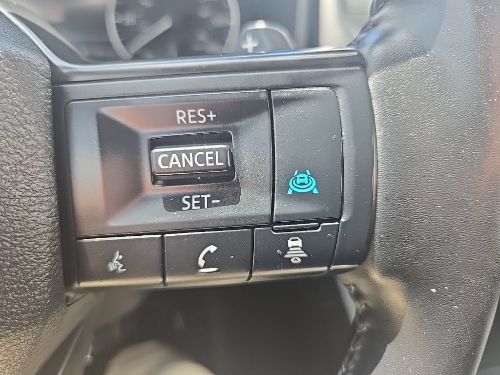 Used 2025 Nissan Rogue SV AWD/4WD image 15