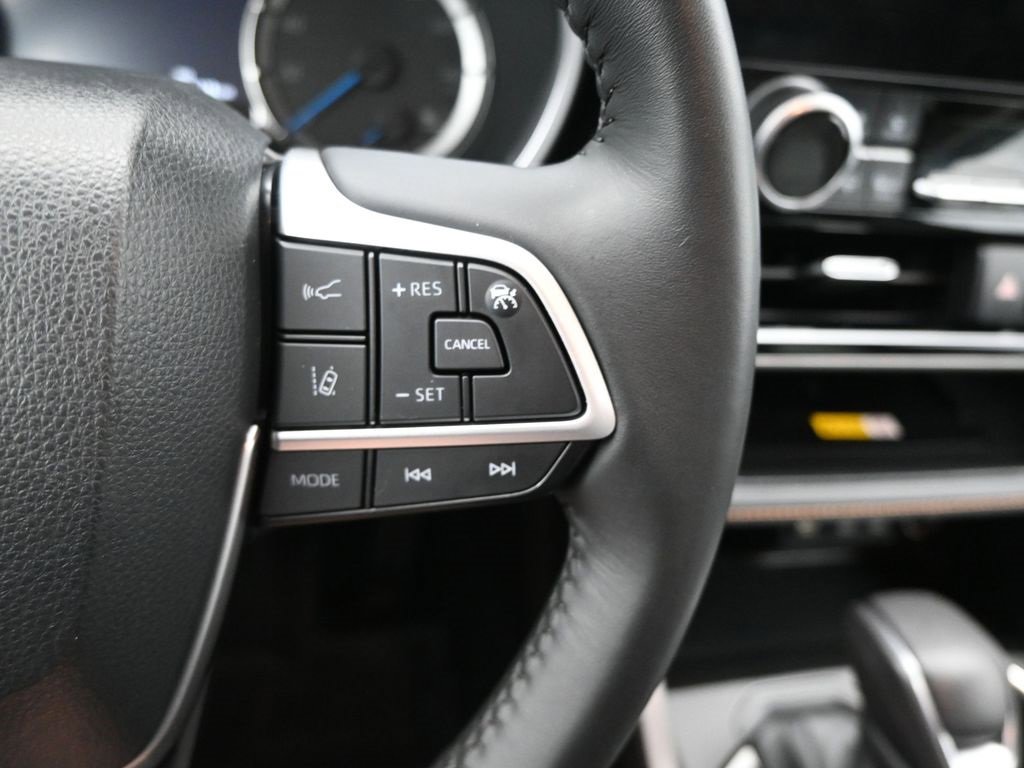 Used 2023 Toyota Highlander Bronze Edition image 18