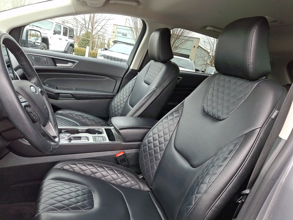 Used 2024 Ford Edge Titanium image 24