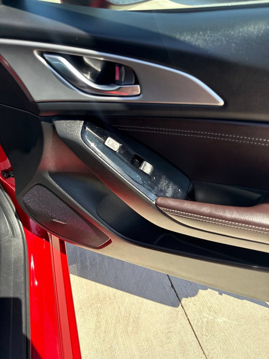 Used 2018 MAZDA MAZDA3 Touring FWD image 23
