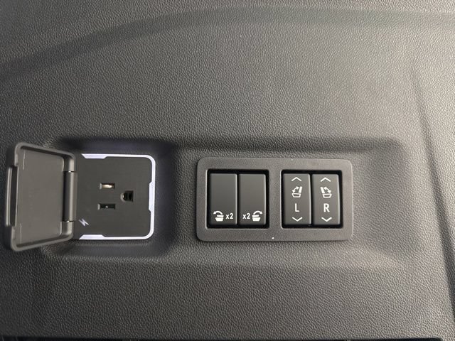 New 2026 Chevrolet Suburban Z71 w/ Z71 Off-Road Package AWD/4WD image 34