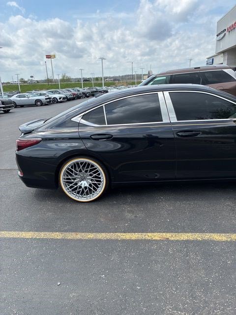 Used 2024 Lexus ES 350 w/ Premium Package FWD image 9
