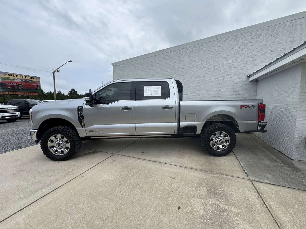 Used 2024 Ford F350 Lariat w/ Lariat Ultimate Package AWD/4WD image 2