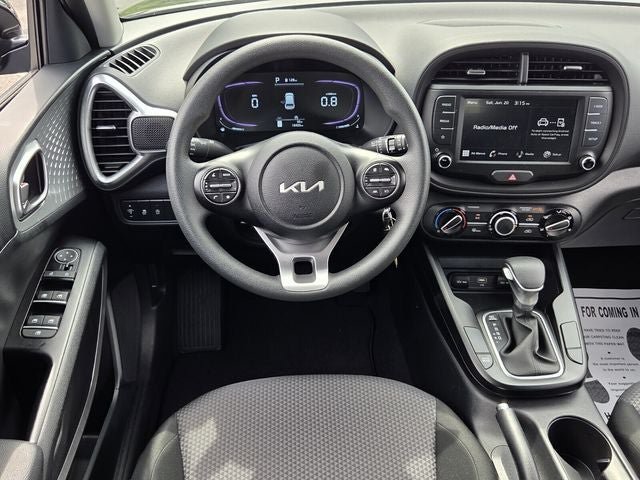Used 2025 Kia Soul LX w/ LX Technology Package FWD image 12
