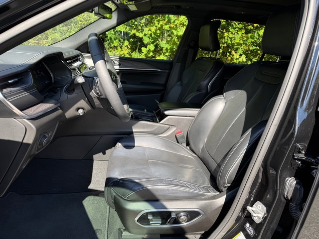 Used 2023 Jeep Grand Cherokee L Overland w/ Luxury Tech Group IV image 11