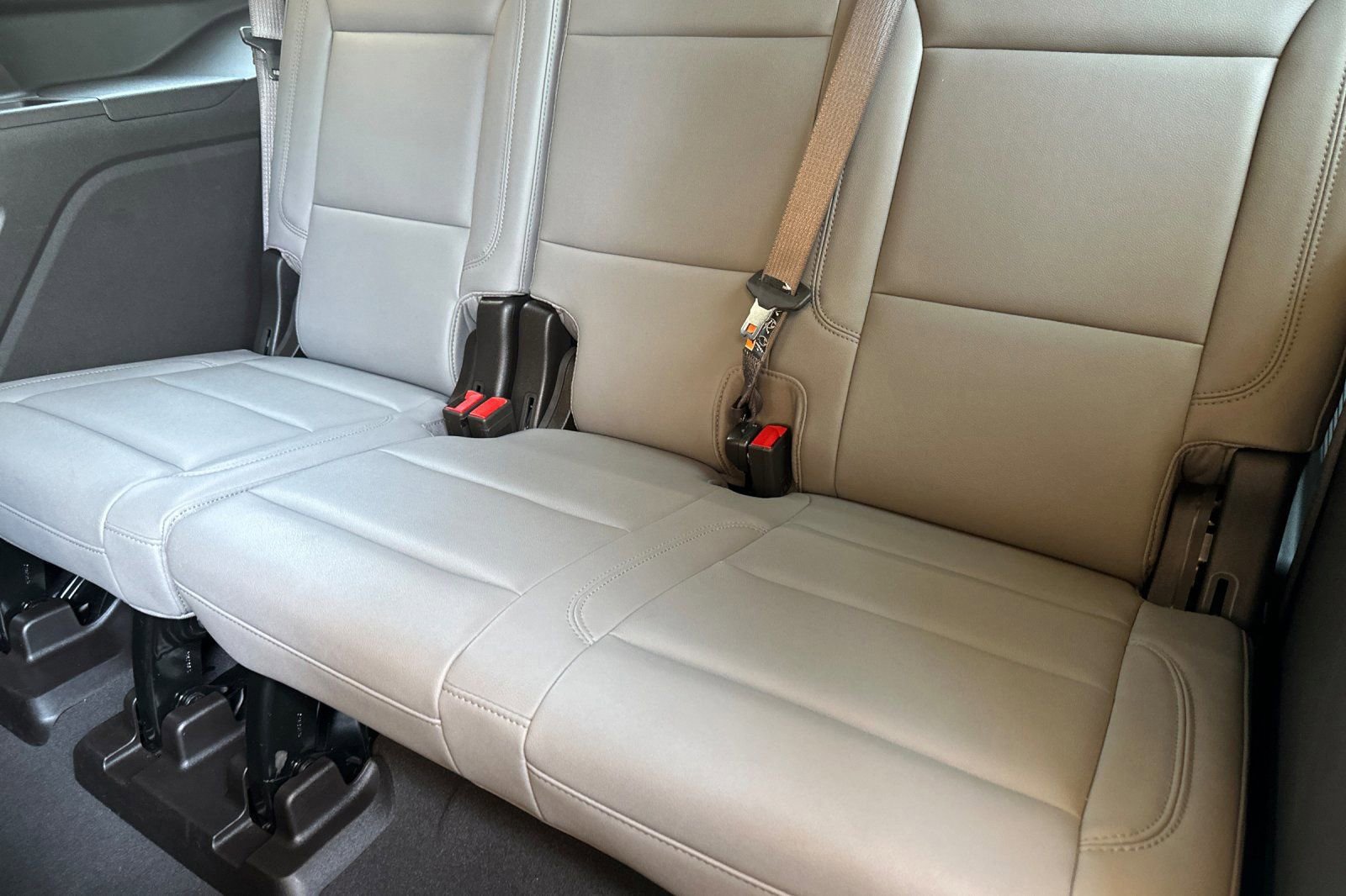 Used 2025 Chevrolet Tahoe LT RWD image 16