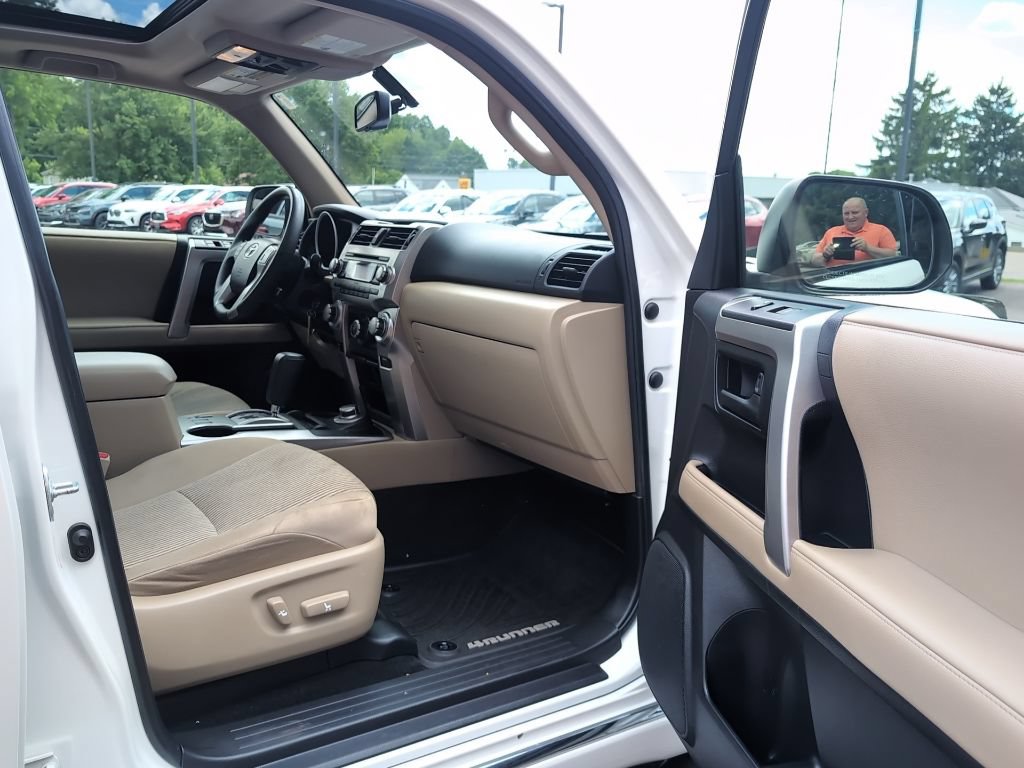 Used 2013 Toyota 4Runner SR5 w/ Convenience Pkg AWD/4WD image 7
