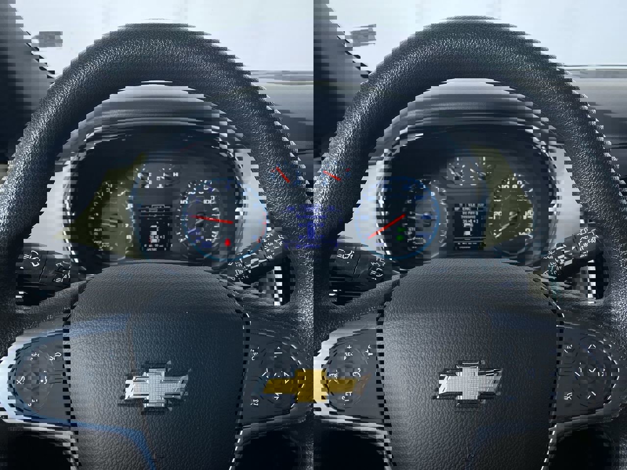 Used 2023 Chevrolet Traverse LS image 3